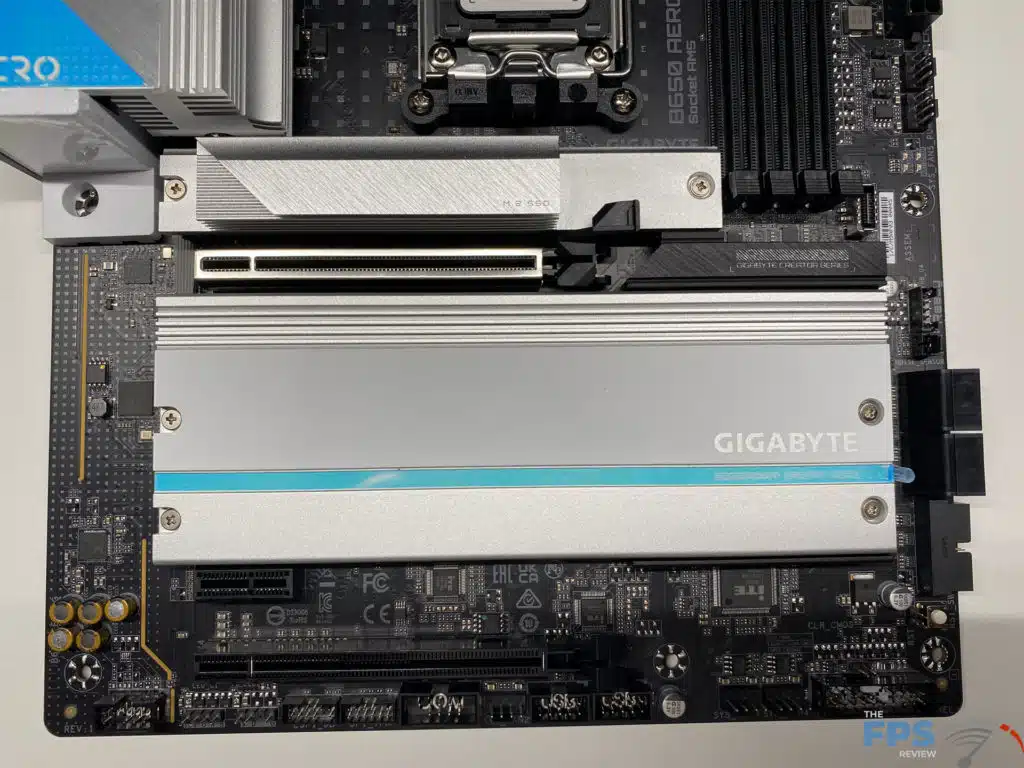 GIGABYTE B650 AERO G PCIe expansion Area