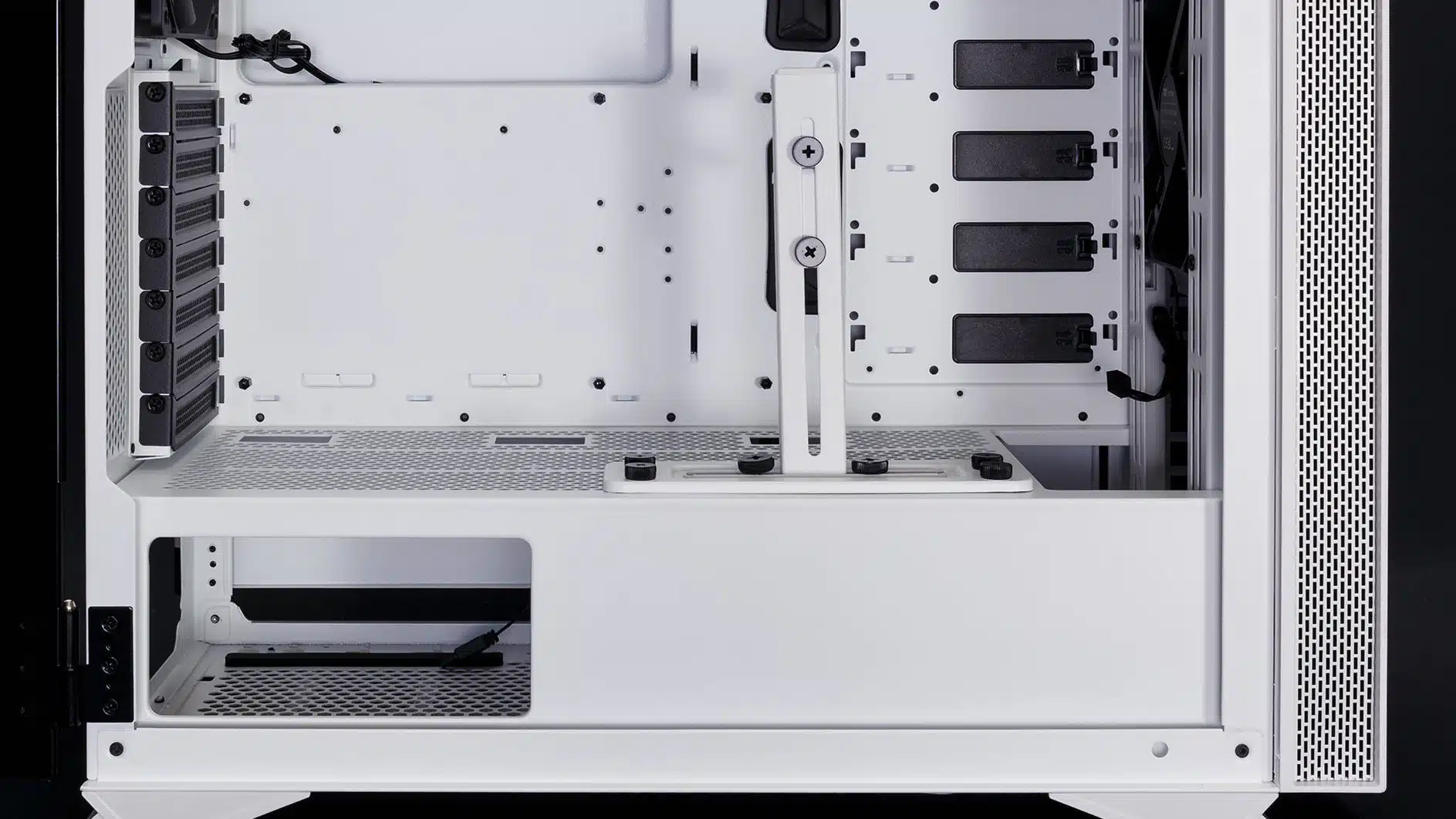 Thermaltake H700 TG Snow Edition left side