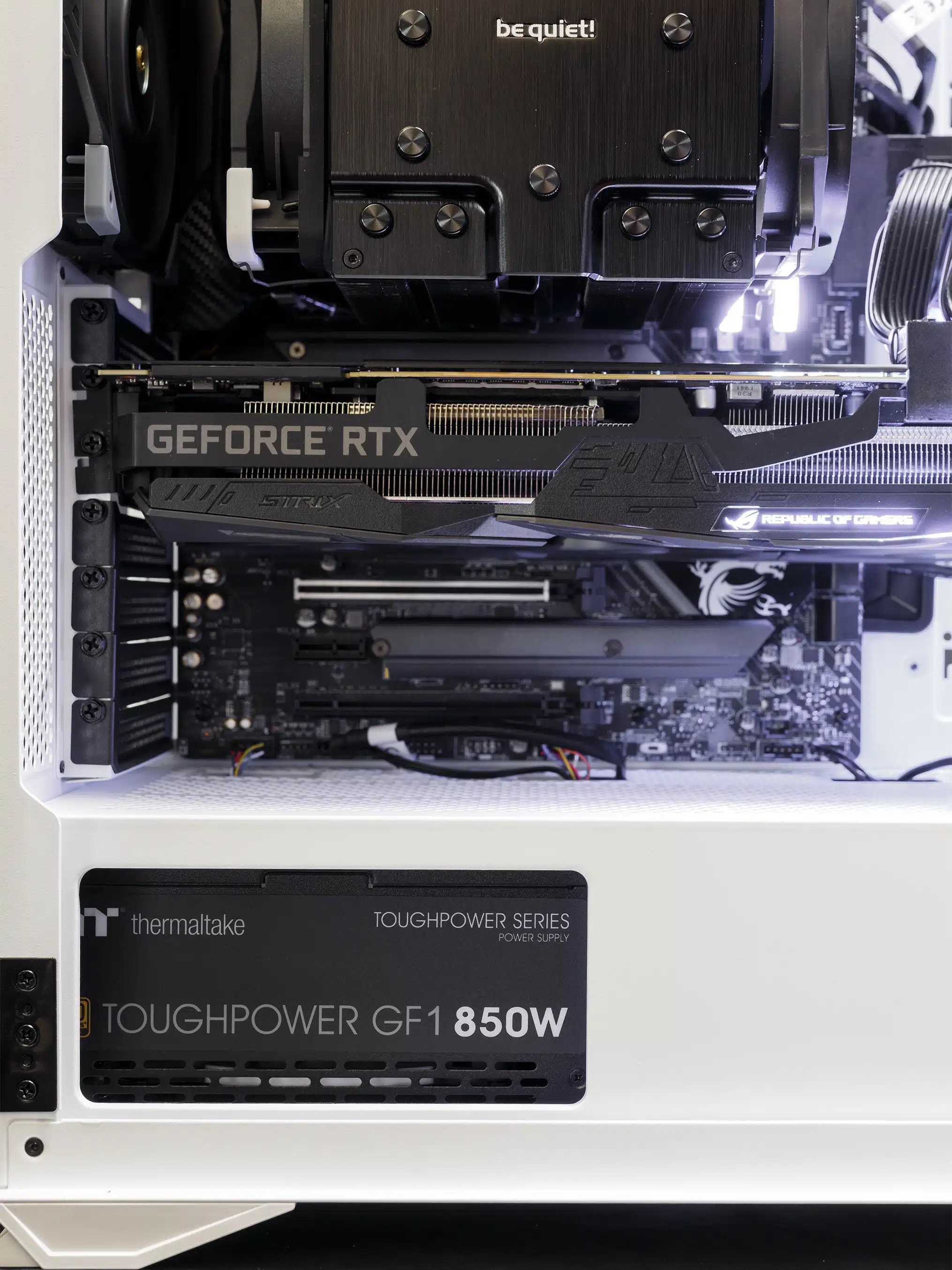 Thermaltake H700 TG Snow Edition with Thoughpower GF1 850W