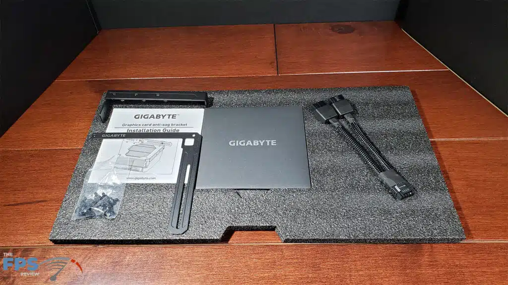 GIGABYTE GeForce RTX 4070 Ti GAMING OC: accessories