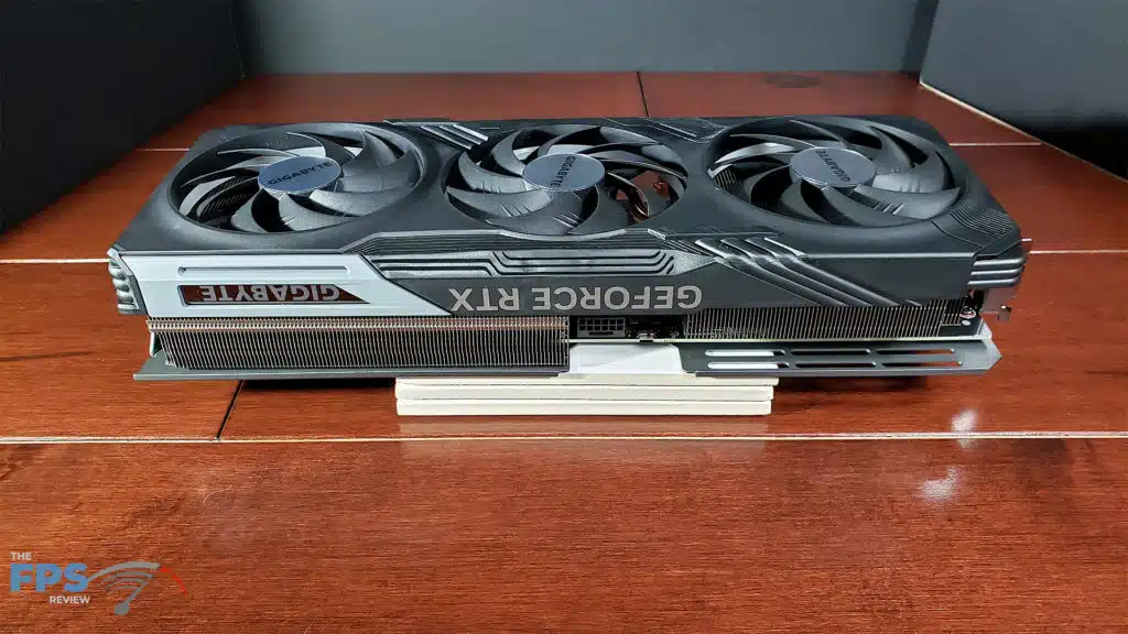 GIGABYTE GeForce RTX 4070 Ti GAMING OC: card top-outside