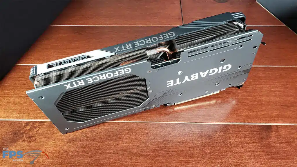 GIGABYTE GeForce RTX 4070 Ti GAMING OC: card standing-front side out