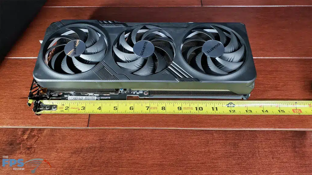 GIGABYTE GeForce RTX 4070 Ti GAMING OC: card-length