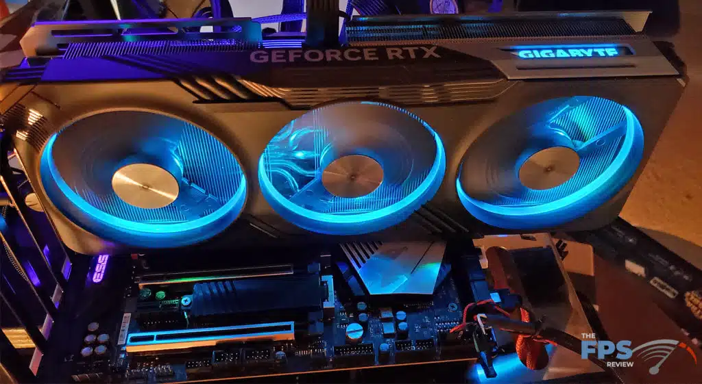 GIGABYTE GeForce RTX 4070 Ti GAMING OC: RGB-3