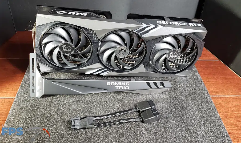 MSI GeForce RTX 4070 GMING X Trio 12G : card,accessories
