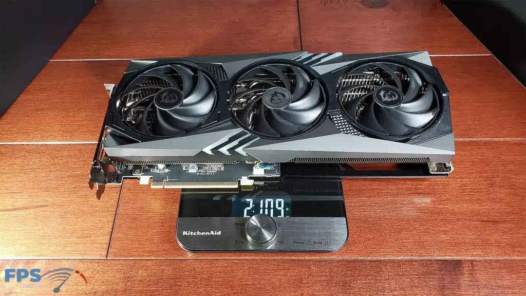 MSI GeForce RTX 4070 GMING X Trio 12G : card, weight