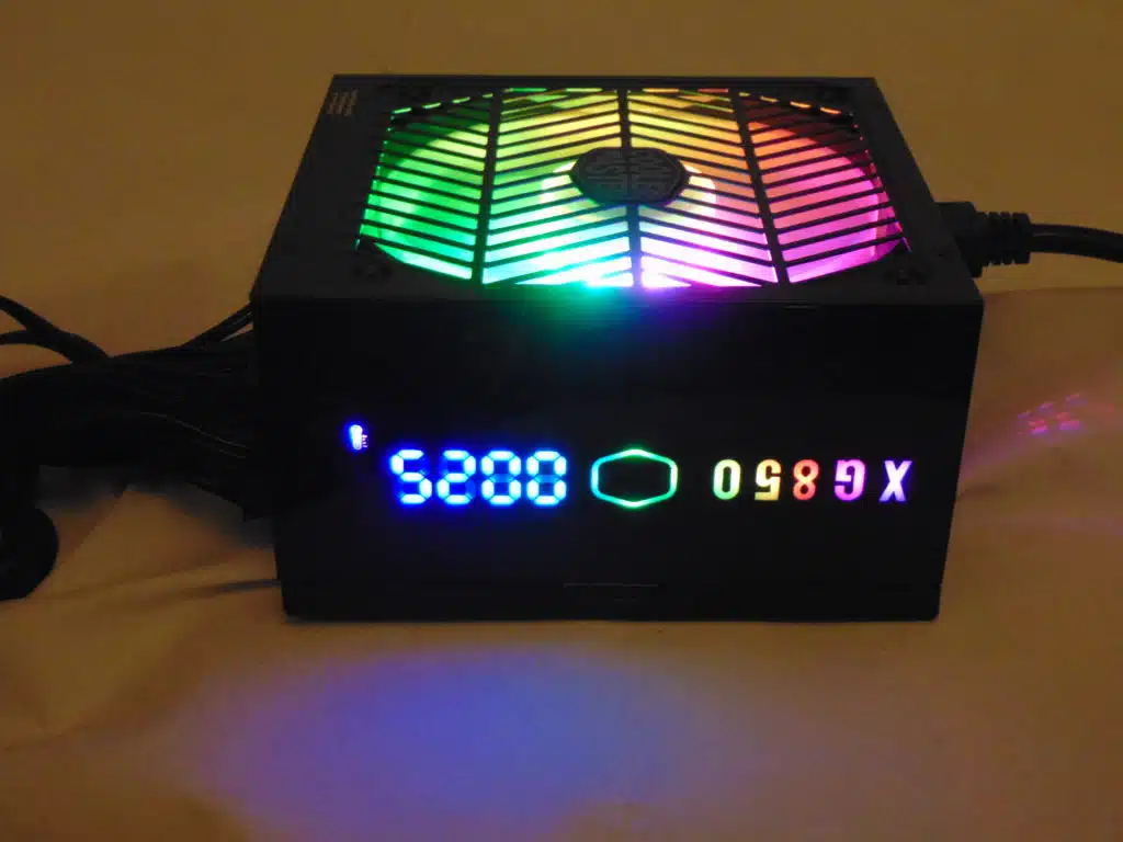 Cooler Master XG PLUS 850 Platinum fan kight