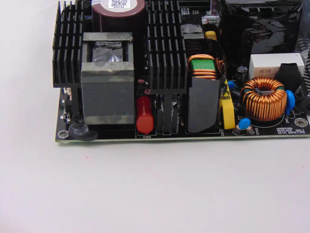 Cooler Master XG PLUS 850 Platinum input filtering on PCB