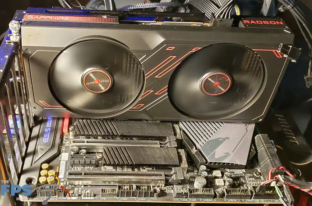 SAPPHIRE PULSE AMD Radeon RX 7600 GAMING OC: card in PC_1