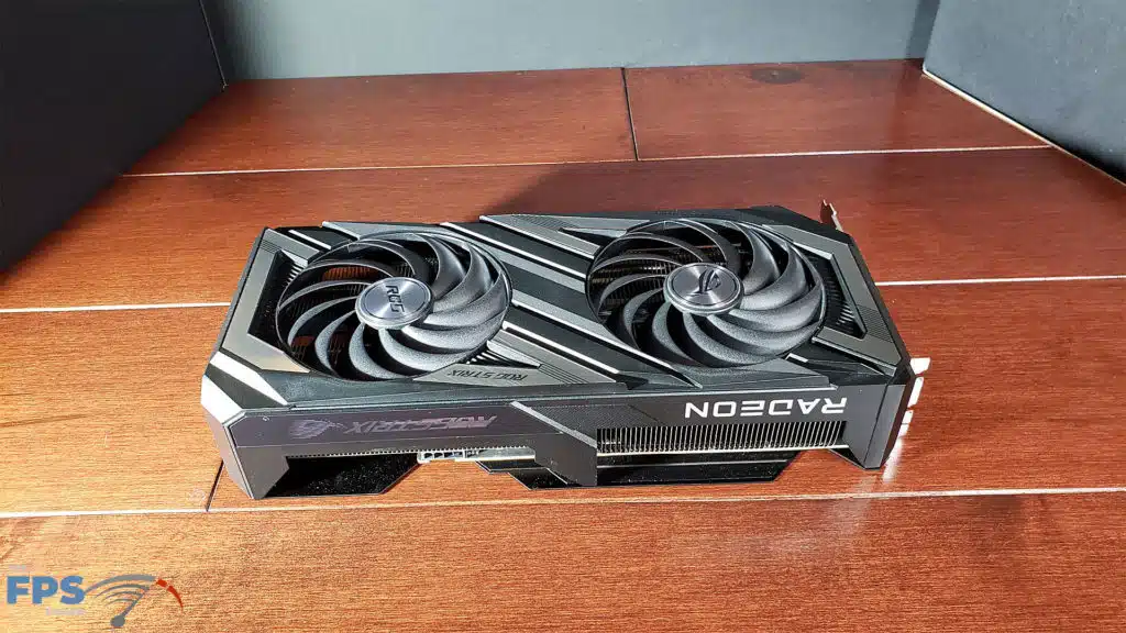 ASUS ROG Strix Radeon RX 7600 OC Edition: card topside