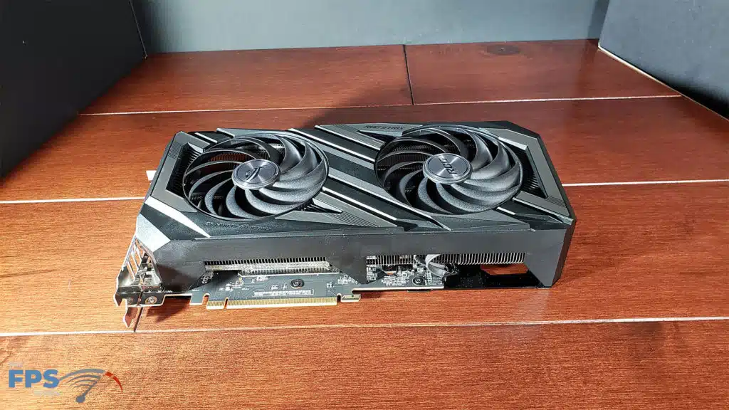 ASUS ROG Strix Radeon RX 7600 OC Edition: card computer side