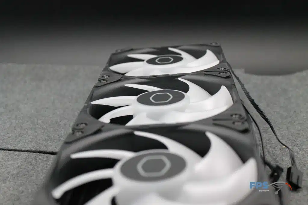 Cooler Master MASTERLIQUID 360 ATMOS radiator overhead view