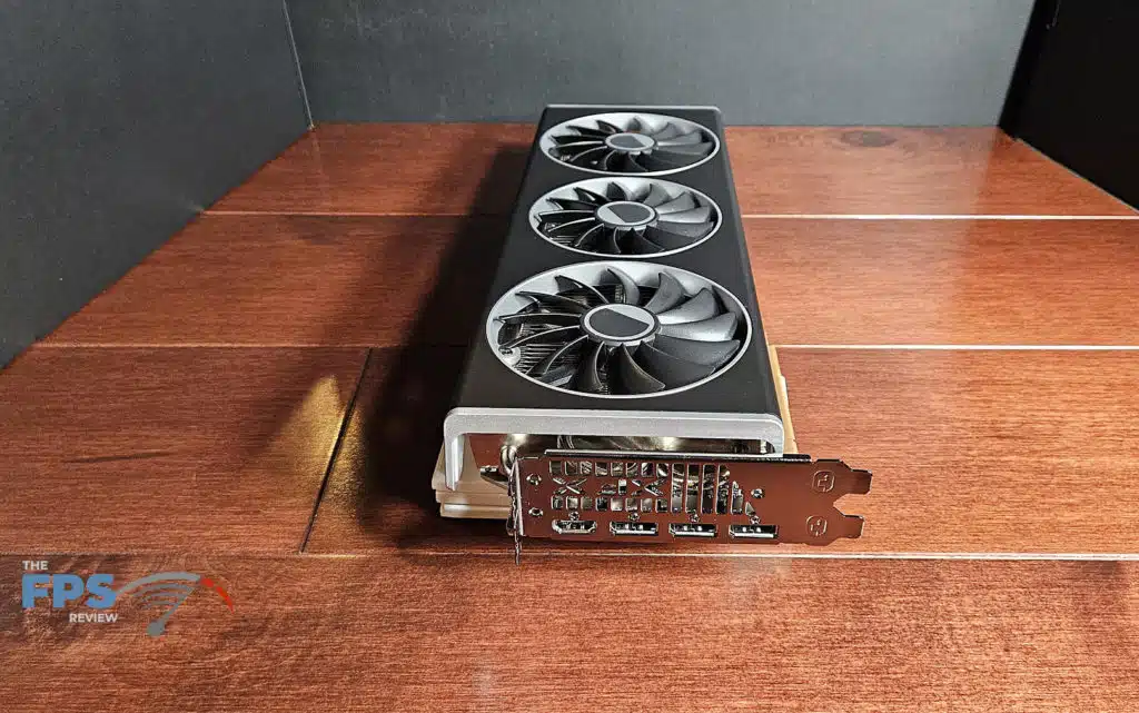 XFX SPEEDSTER MERC 319 RX 7800 XT Black: front I/O