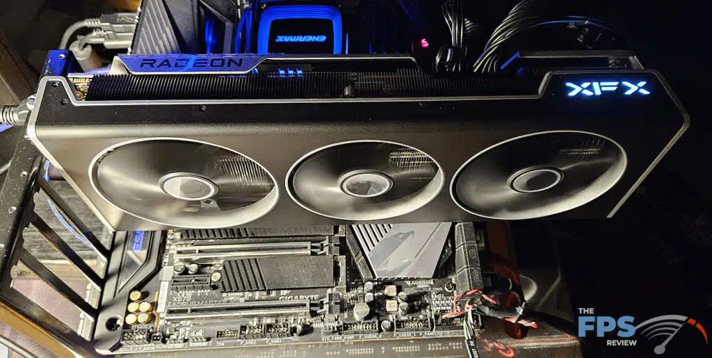 XFX SPEEDSTER MERC 319 RX 7800 XT Black: card in PC