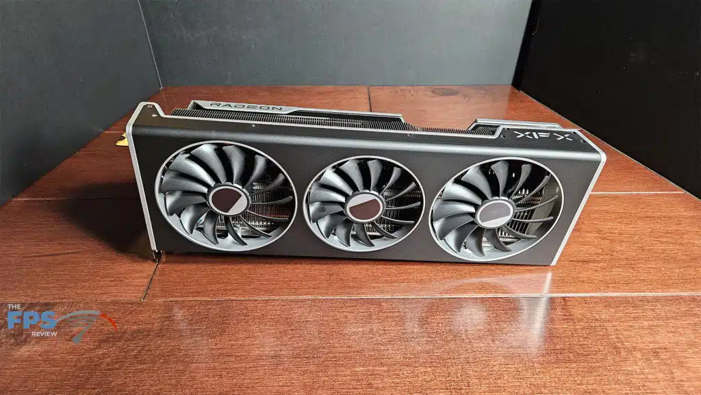 XFX SPEEDSTER MERC 319 RX 7800 XT Black: card standing