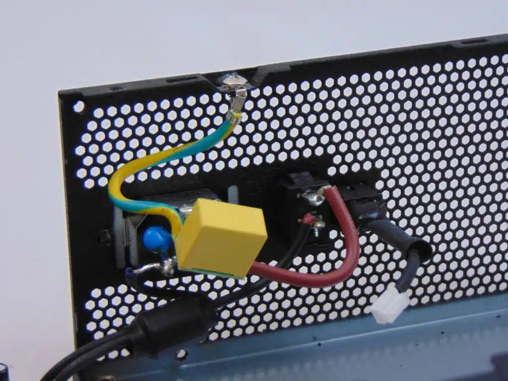 Enermax REVOLUTION D.F. X 1050W input filtering on housing