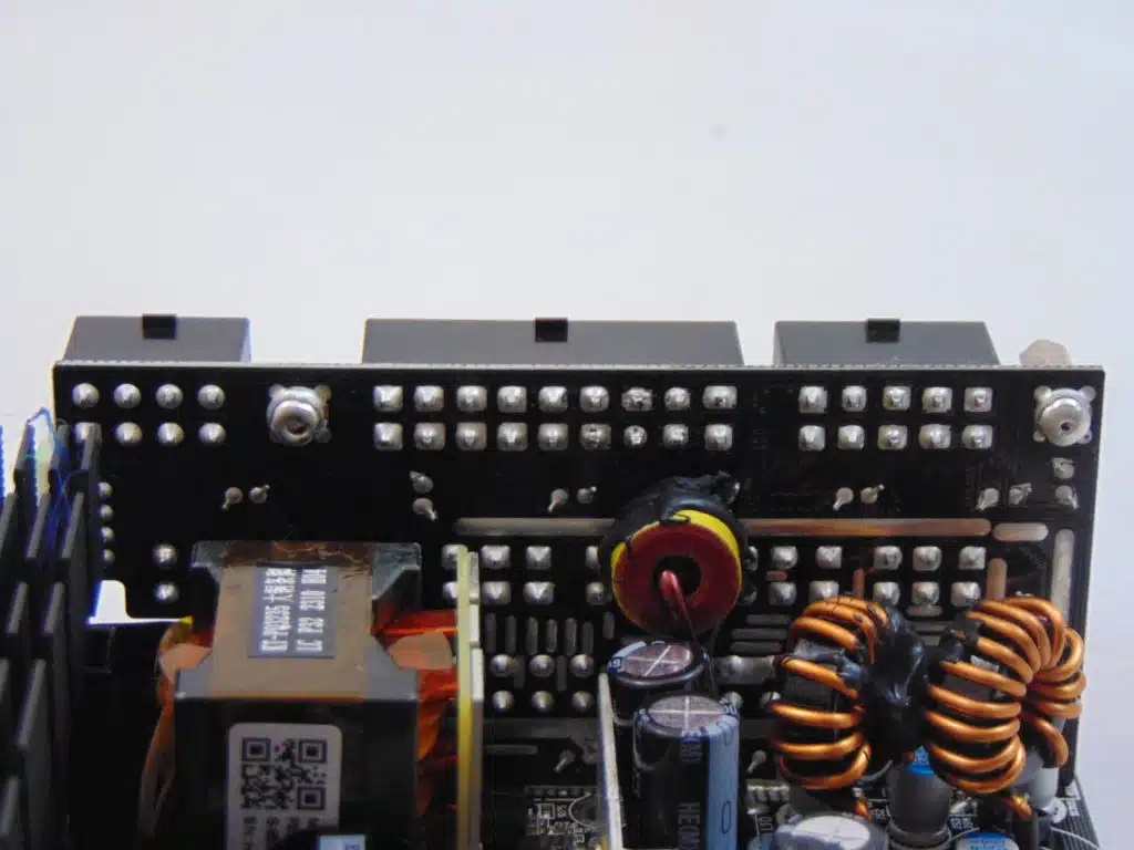 Enermax REVOLUTION D.F. X 1050W modular PCB rear