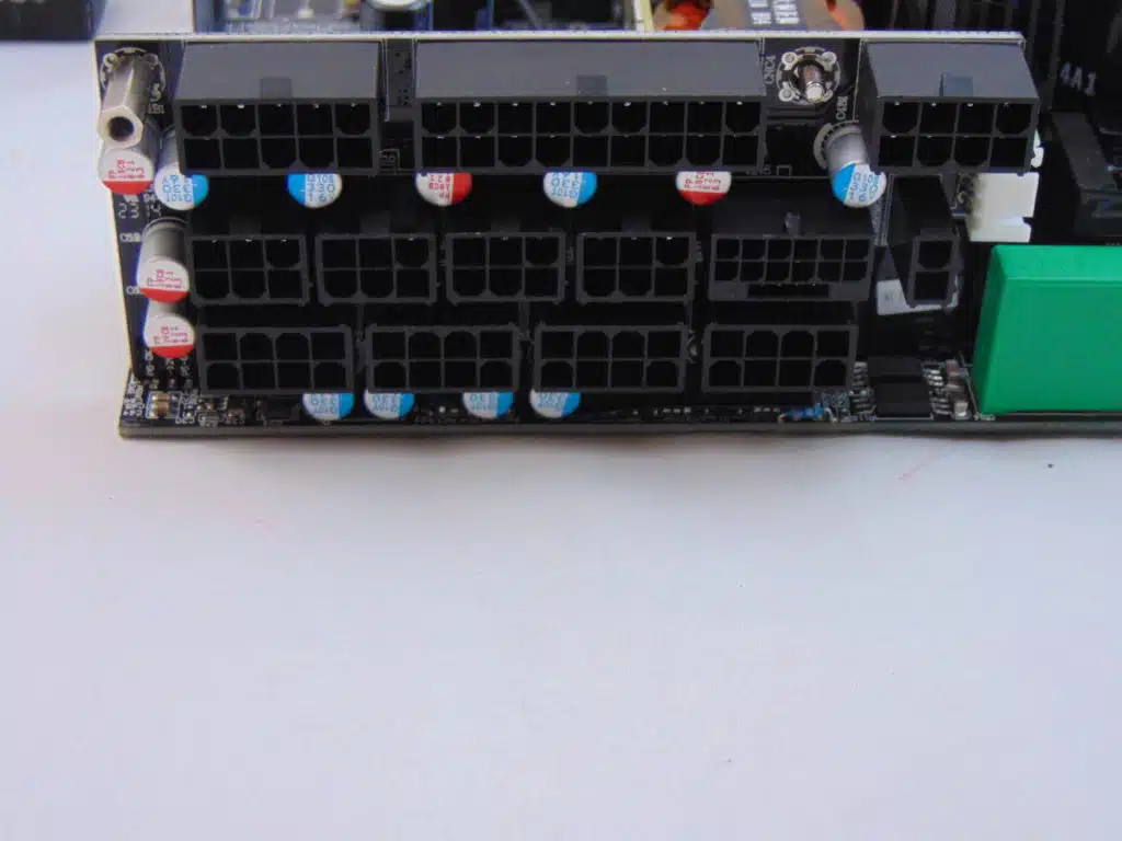 Enermax REVOLUTION D.F. X 1050W modular PCB front