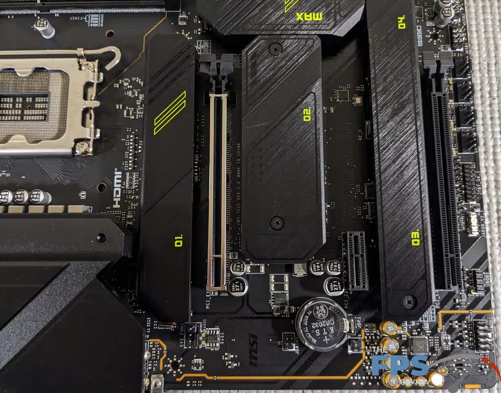 MSI MAG Z790 TOMAHAWK MAX WiFi expansion slots.