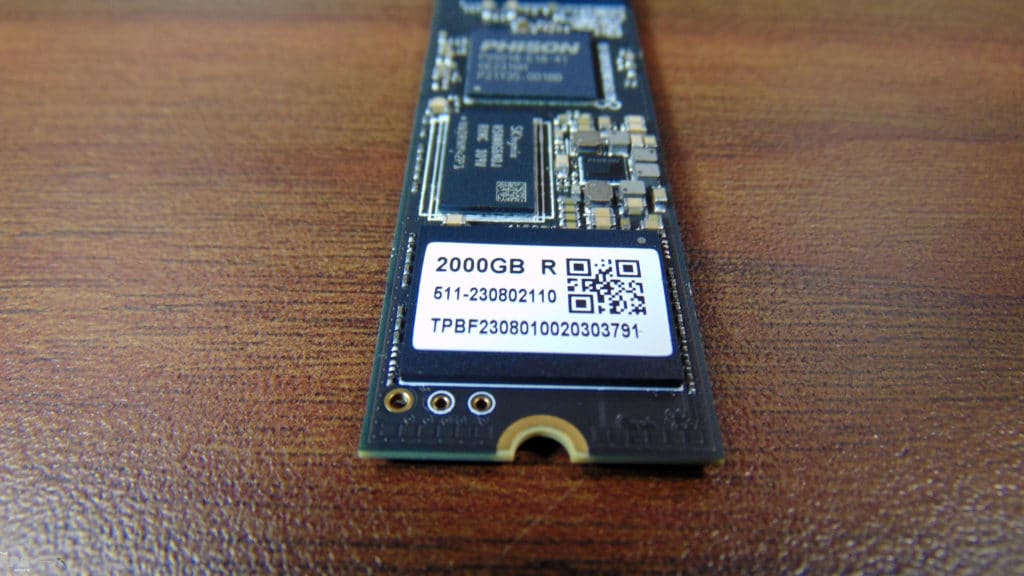 TEAMGROUP T-FORCE CARDEA A440 PRO 2TB PCIe Gen4 M.2 NVMe SSD NAND flash close up