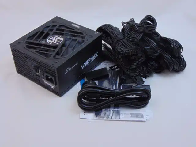 Seasonic VERTEX box contents