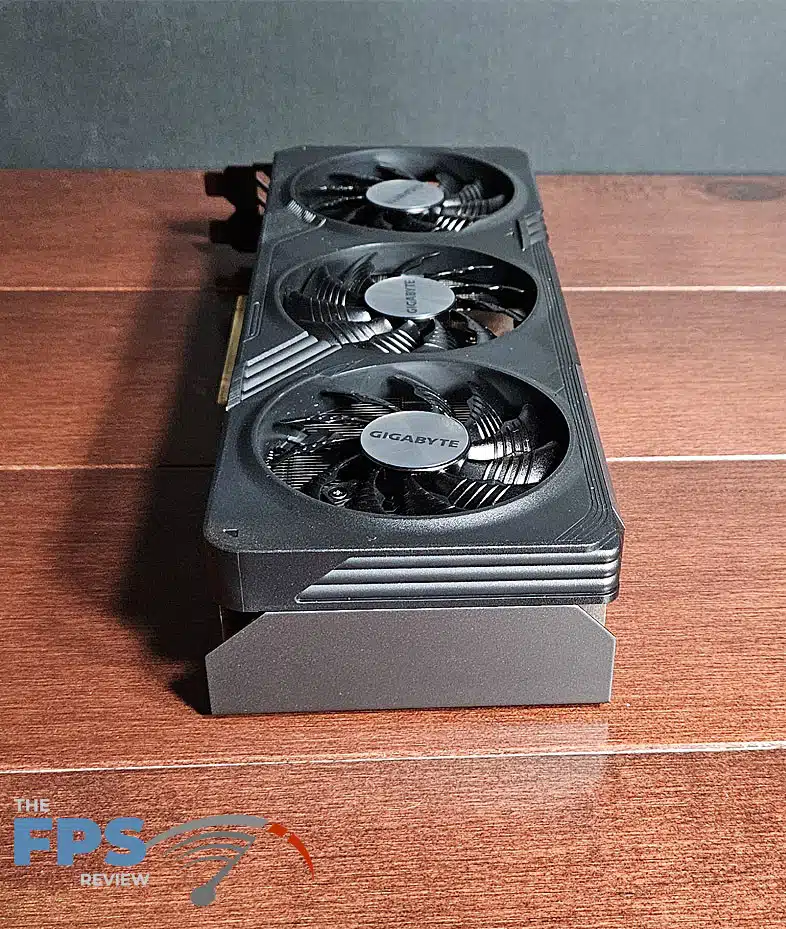 GIGABYTE Radeon RX 7600 XT Gaming OC: rear