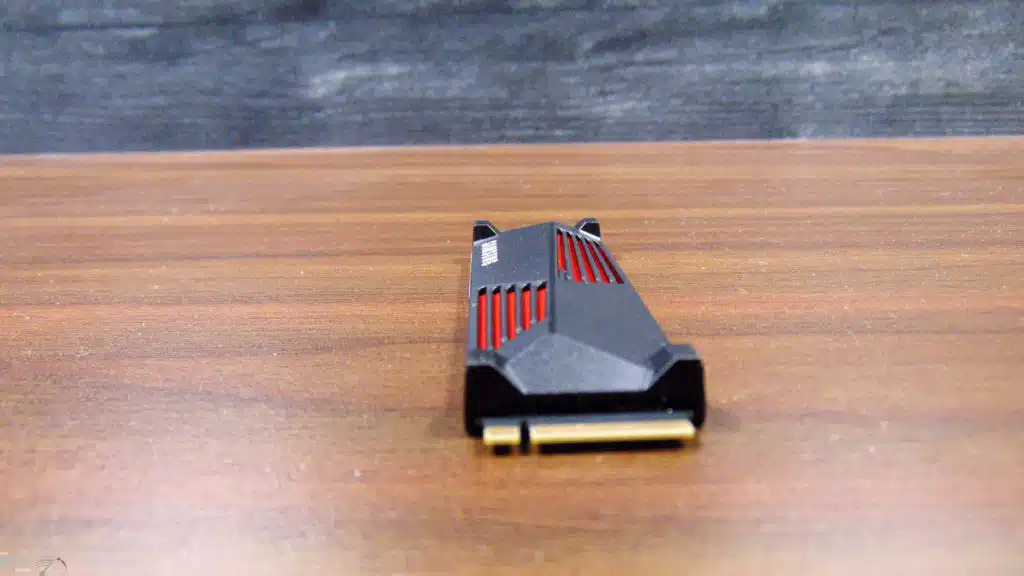 Samsung 990 PRO with Heatsink 1TB PCIe Gen4 M.2 NVMe SSD Edge View