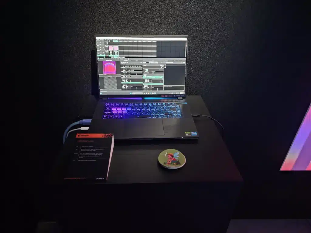 GIGABYTE laptop Picture