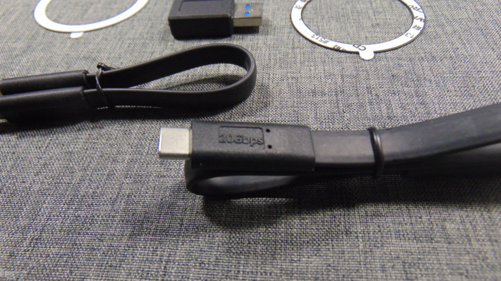 MSI DATAMAG 20Gbps Magnetic Portable SSD Box Contents