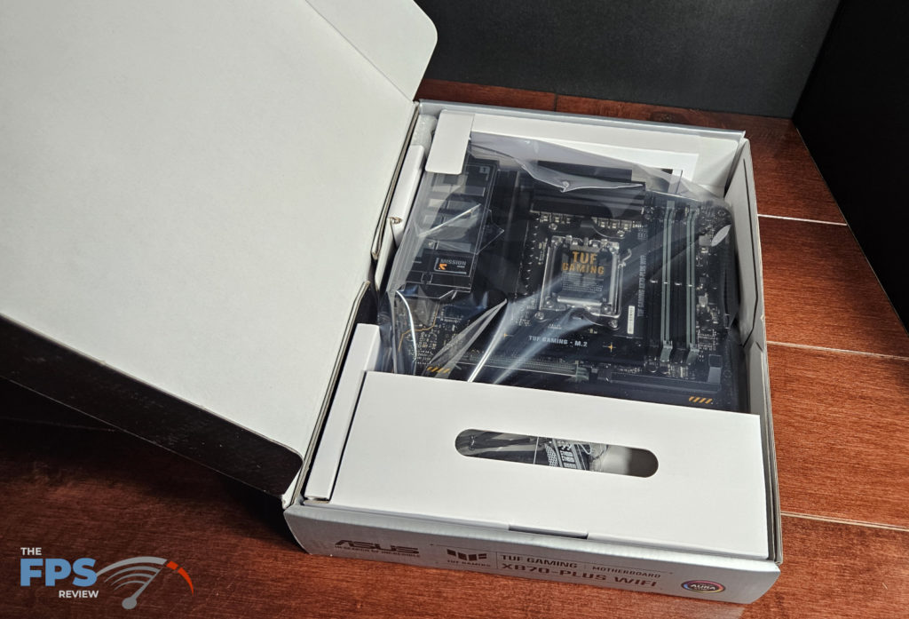 ASUS TUF GAMING X870-Plus WiFi motherboard: Box opening