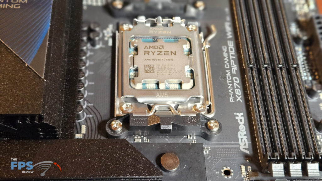 ASRock Phantom Gaming X870 RIPTIDE WiFi: cpu socket with processor