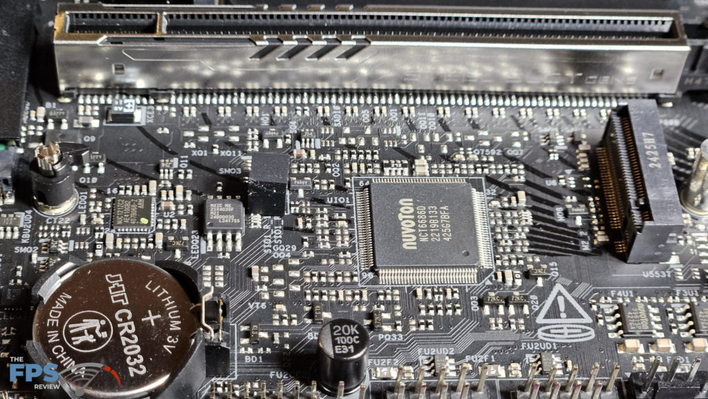 ASRock Phantom Gaming Z890M WiFi: tool-less latch
