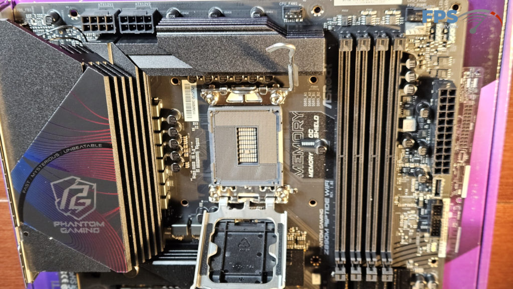 ASRock Phantom Gaming Z890M WiFi: socket open
