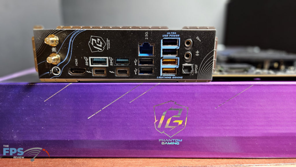 ASRock Phantom Gaming Z890 RIPTIDE WiFi: I/O