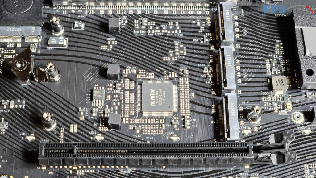ASRock Phantom Gaming Z890 RIPTIDE WiFi: M.2 latches