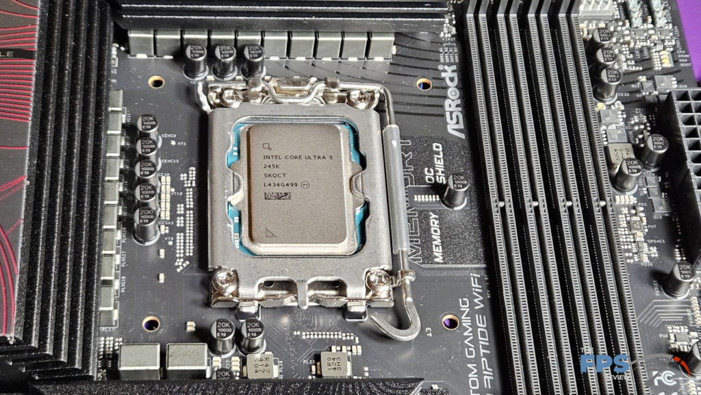 ASRock Phantom Gaming Z890 RIPTIDE WiFi: cpu in socket