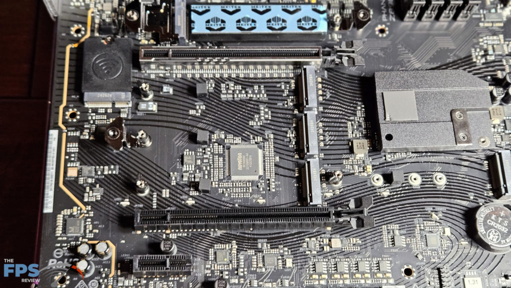 ASRock Phantom Gaming Z890 RIPTIDE WiFi: expansion and storage