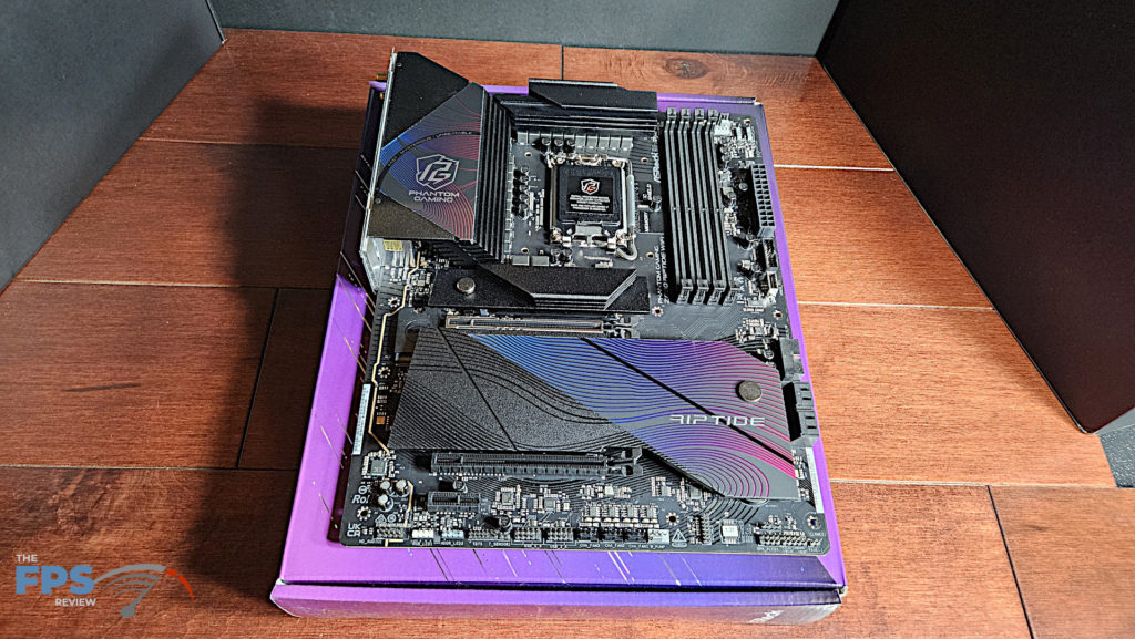 ASRock Phantom Gaming Z890 RIPTIDE WiFi: full board