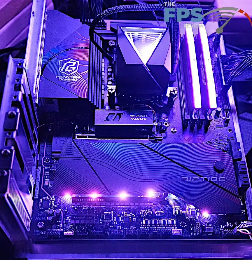 ASRock Phantom Gaming Z890 RIPTIDE WiFi: lights-3