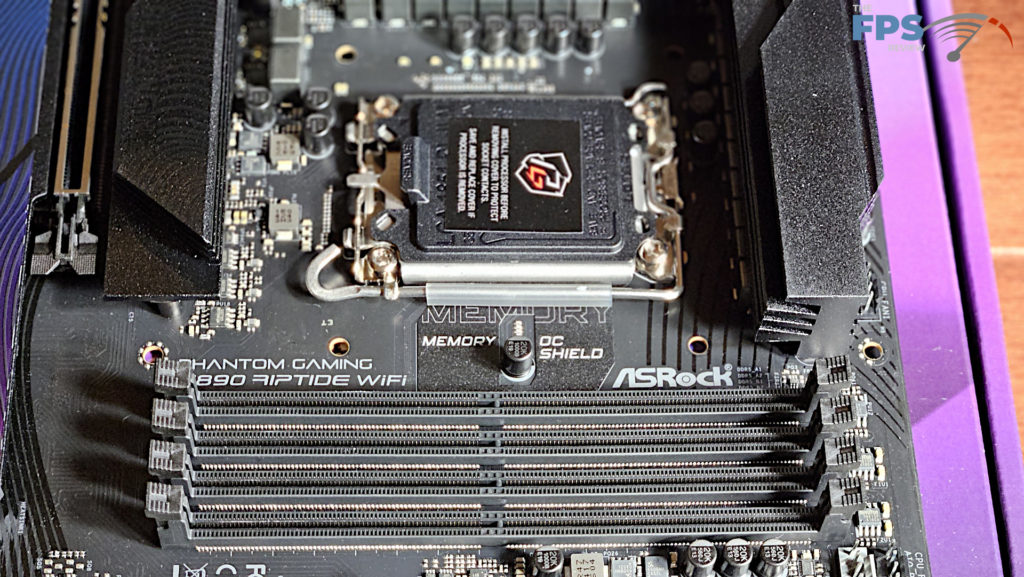 ASRock Phantom Gaming Z890 RIPTIDE WiFi: memory OC Shield