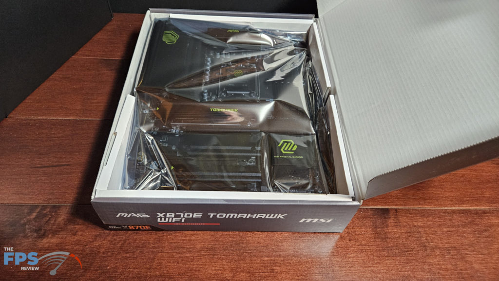 MSI MAG X870E TOMAHAWK WiFi motherboard: box open2