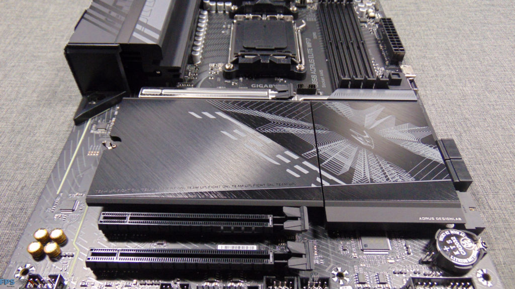 GIGABYTE B850 AORUS ELITE WIFI7 M.2 Heatsinks Top View