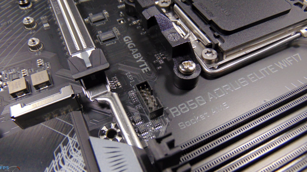 GIGABYTE B850 AORUS ELITE WIFI7 GPU quick release