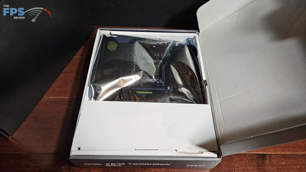MSI MAG X870TOMAHAWK WiFi: box open