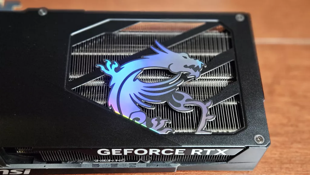 MSI GeForce RTX 5070 12G GAMING TRIO OC: dragon logo