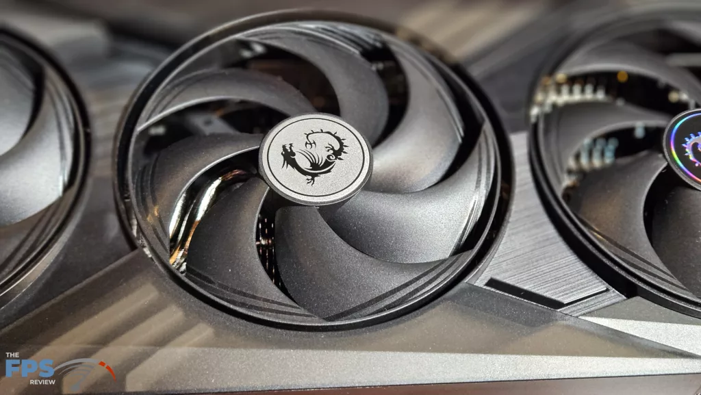 MSI GeForce RTX 5070 12G GAMING TRIO OC: fan close