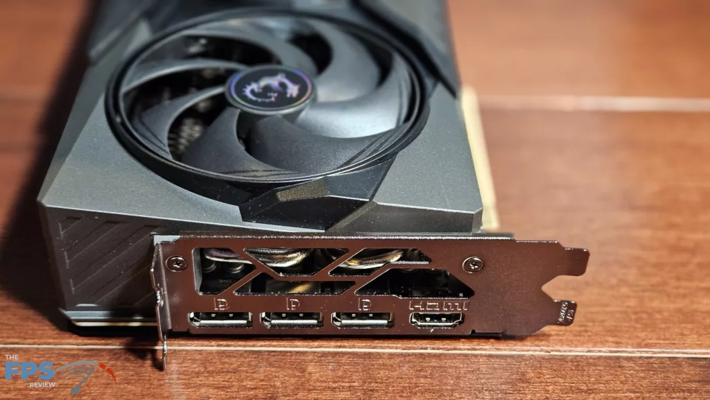 MSI GeForce RTX 5070 12G GAMING TRIO OC: I/O close