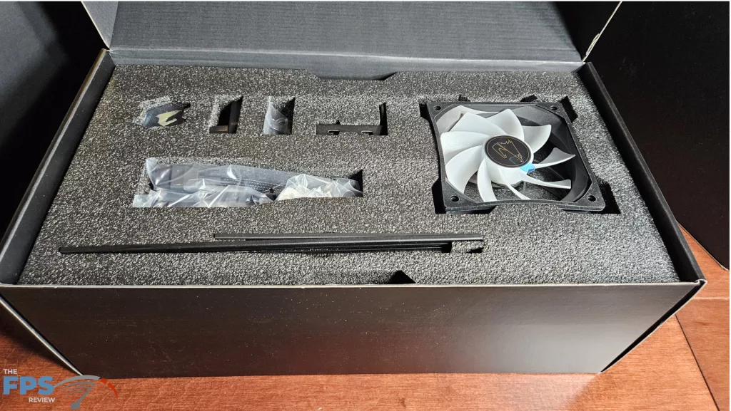 GIGABYTE AORUS GeForce RTX 5080 MASTER : accessory layer