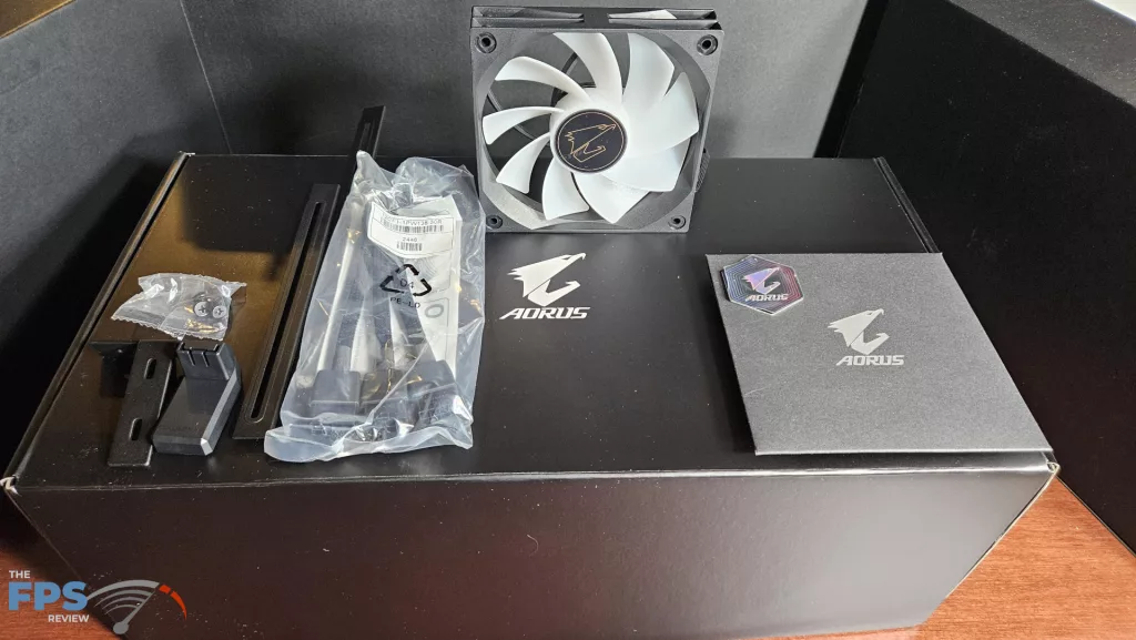 GIGABYTE AORUS GeForce RTX 5080 MASTER : accessories