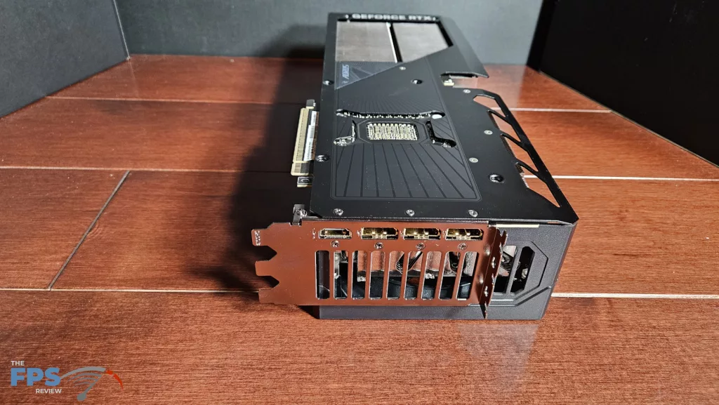 GIGABYTE AORUS GeForce RTX 5080 MASTER : I/O